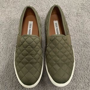 Steve Madden Ecntrcqt Sneaker. Lightly Worn!
